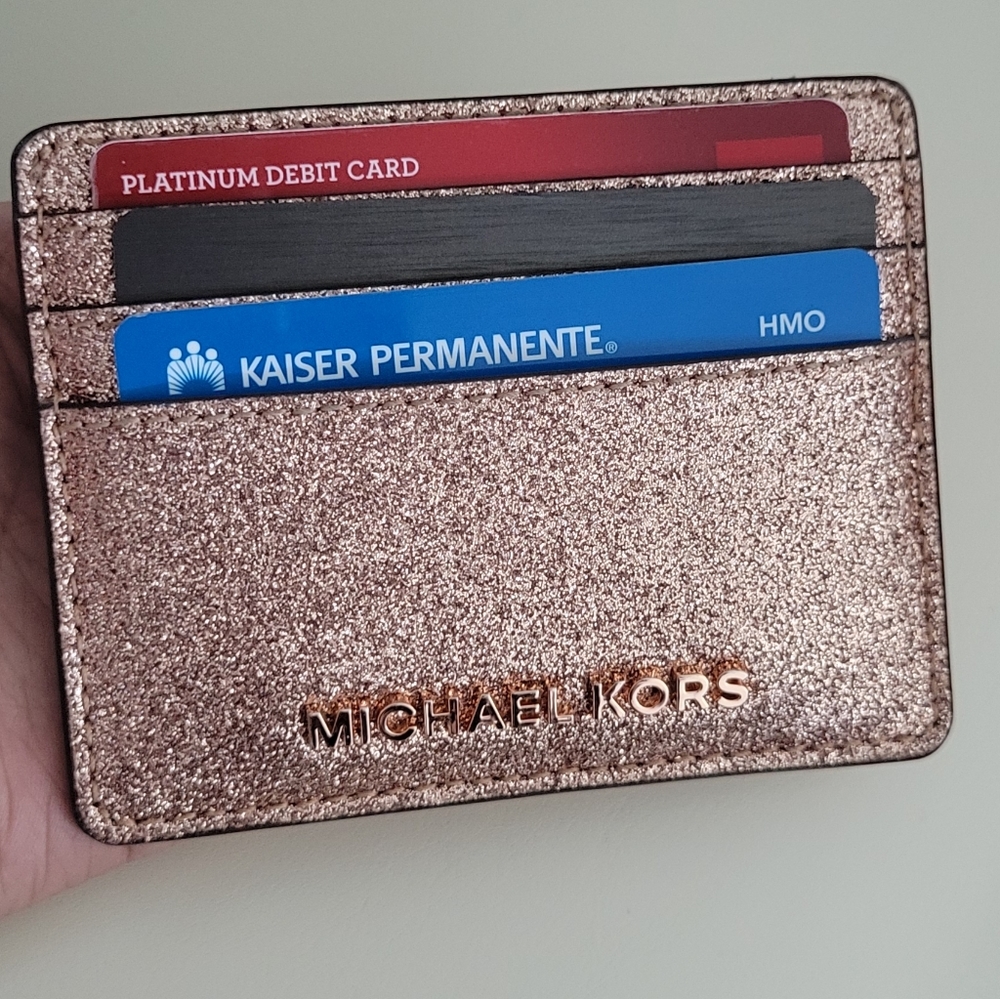 Michael kors wallet, can be insert